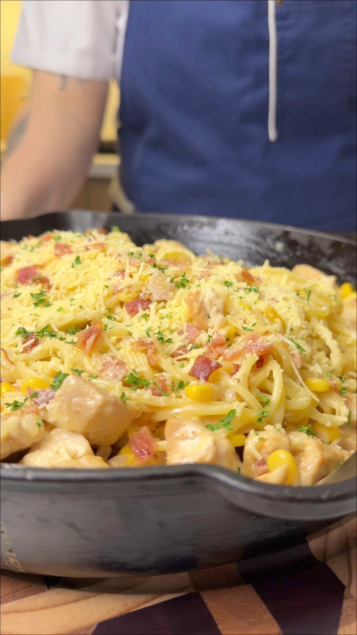Pasta con Pollo, Tocineta y Maicitos