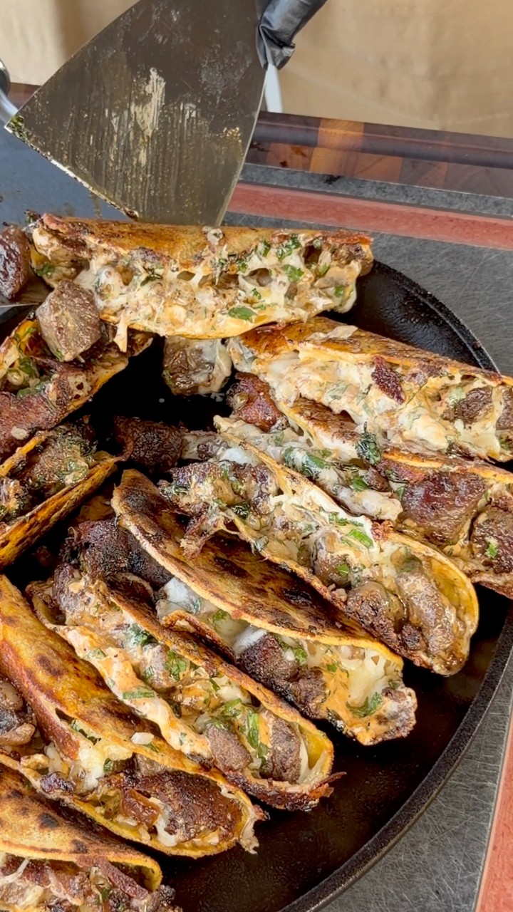 Carne Asada Tacos with Creamy Chipotle Sauce