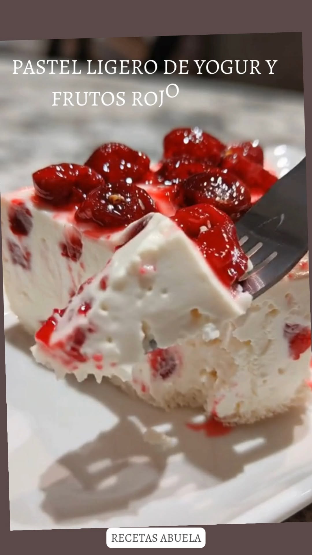 Pastel Ligero de Yogur y Frutos Rojos