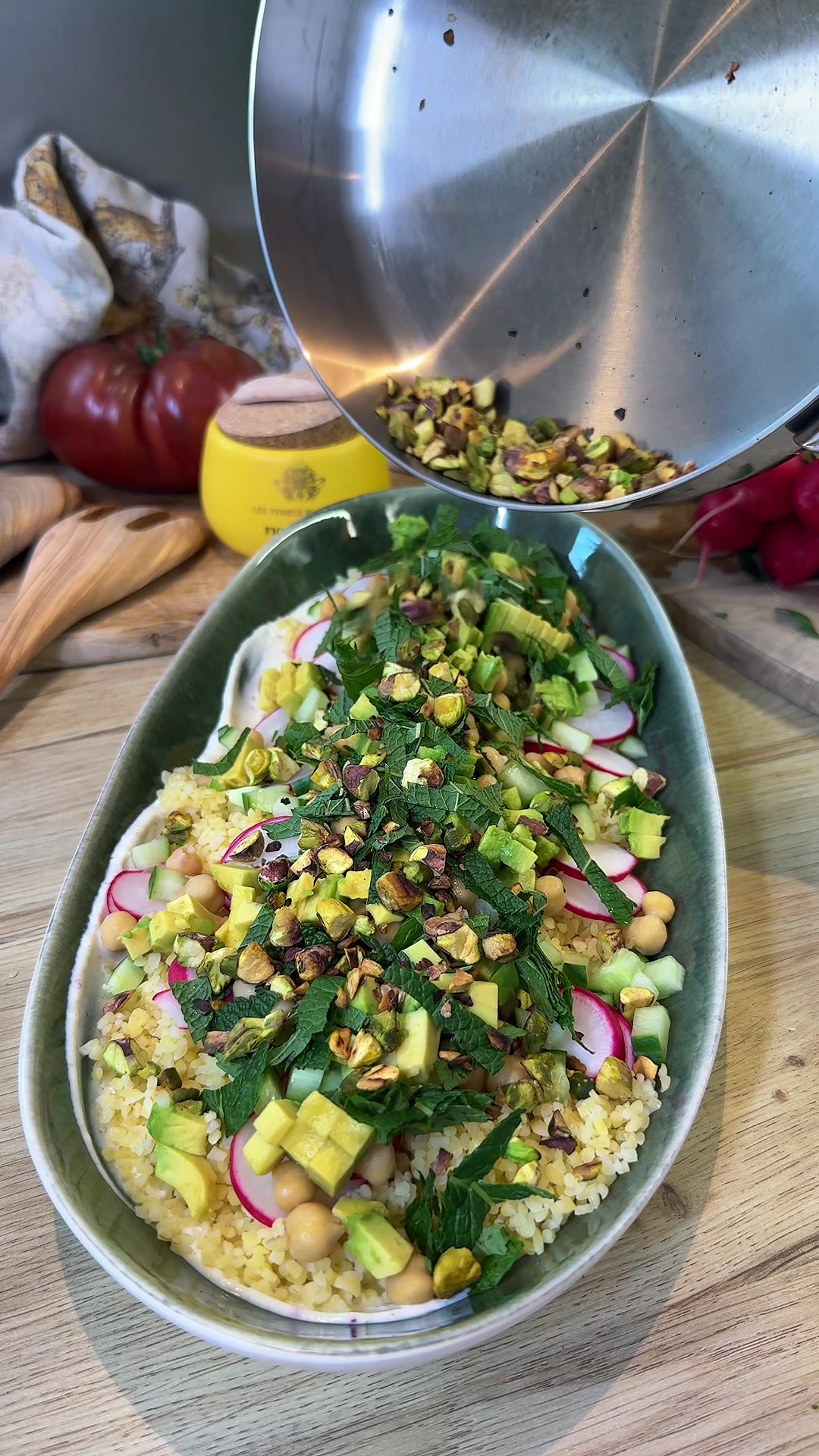 Salade au yaourt grec, zaatar et œufs mollets