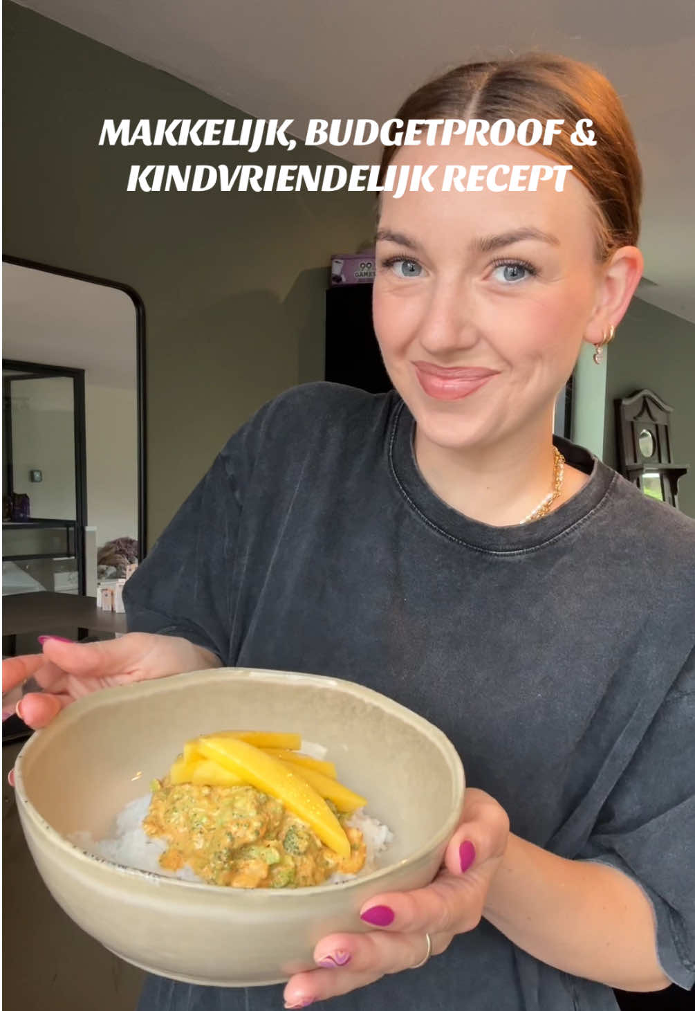 Kip met broccoli en mango in kokosroomsaus